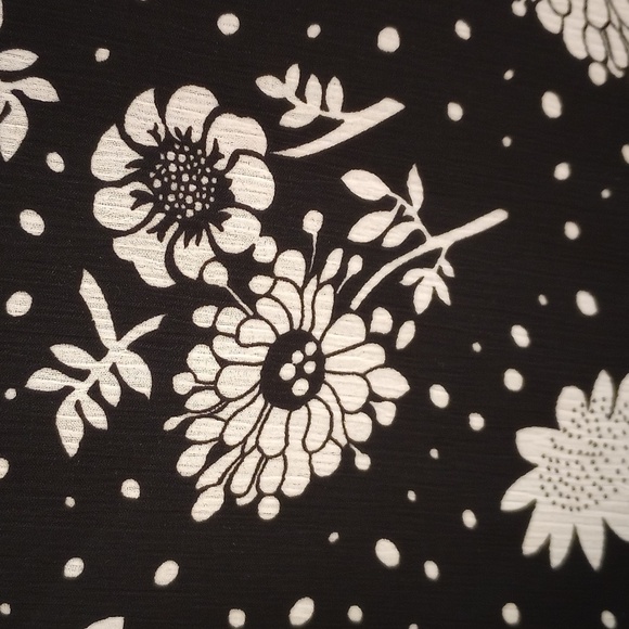 NOTATION BLACK WHITE FLORAL TOP SIZE 1X - Picture 3 of 13
